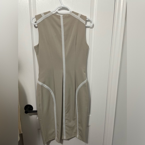 Sleeveless Tan dress with White detailing. Size 4 - Picture 2 of 4
